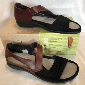 BNIB Naot 40 Papaki sandals. cinnamon/velvet/black